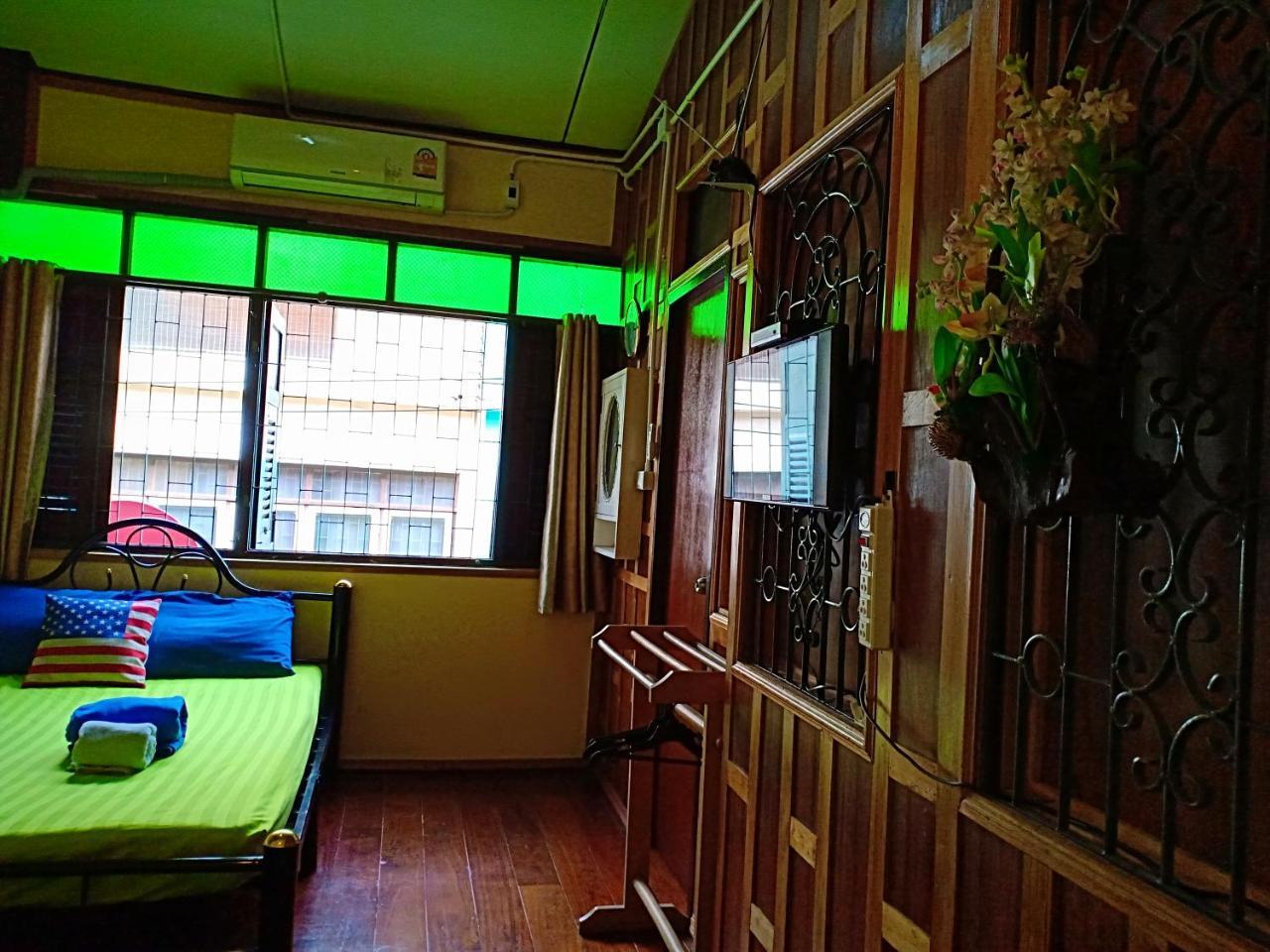 Santo House Bangkok Exterior photo
